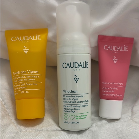 Caudalie Skincare Set - Vinoclean, Vinosource Hydra and Shower Gel Travel Sizes - Picture 1 of 3